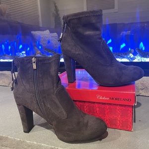 Micro suede boots, zip up sides, draw string on the back.